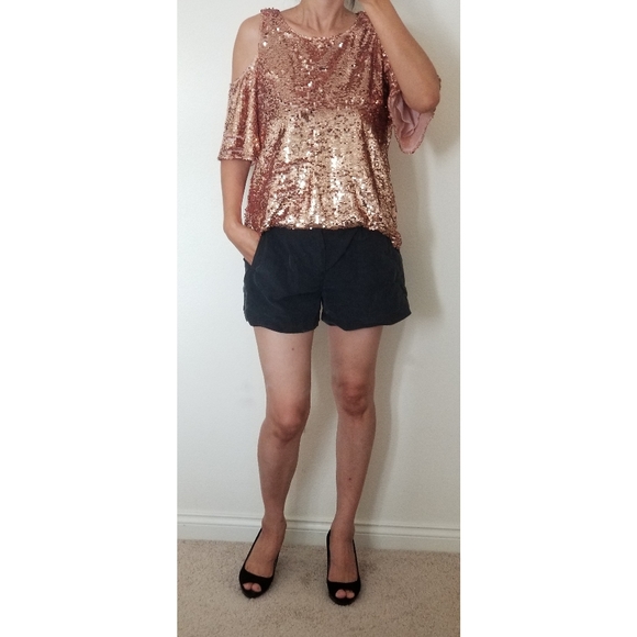 NWOT Sequin open shoulder top - Picture 6 of 8